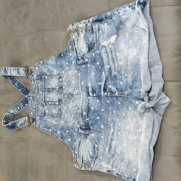 Torrid Light Acid Wash Star Denim Overall Shorts - Picture 1 of 8